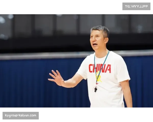 杨瀚森季前赛16分3帽大放异彩 郭士强探访添力彰显男篮关怀 杨瀚森季前赛16分3帽大放异彩 郭士强探访添力彰显男篮关怀
